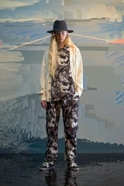 Look 16